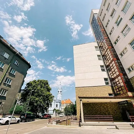 New In Quiet Part Of The Center *