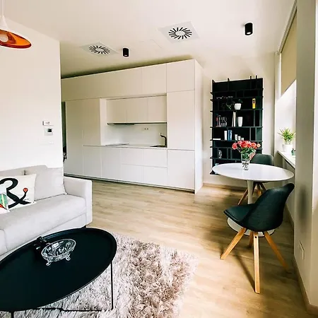 New In Quiet Part Of The Center Apartmán