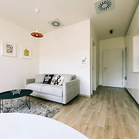 New In Quiet Part Of The Center Apartmán