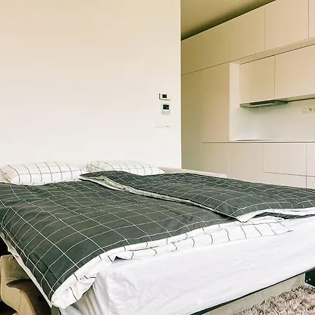 Appartement New In Quiet Part Of The Center *