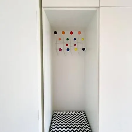 New In Quiet Part Of The Center דירה *